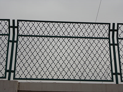 焊接刀刺隔離網墻